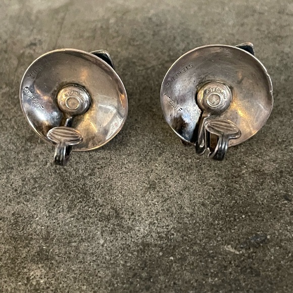 Pair Vintage Sterling Silver Castlecliff Earrings - Picture 3 of 8